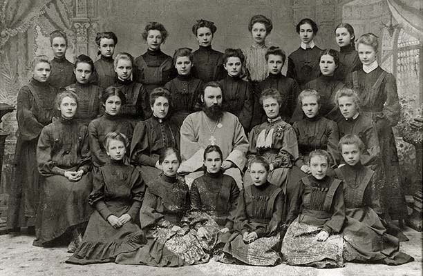 Image - Students of the Kyiv Funduklei girls gymnasium.